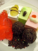 รามายณะ คิงส์พาวเวอร์ บุพเฟ่ต์อาหารนานาชาติและการแสดงหุ่นละครเล็ก